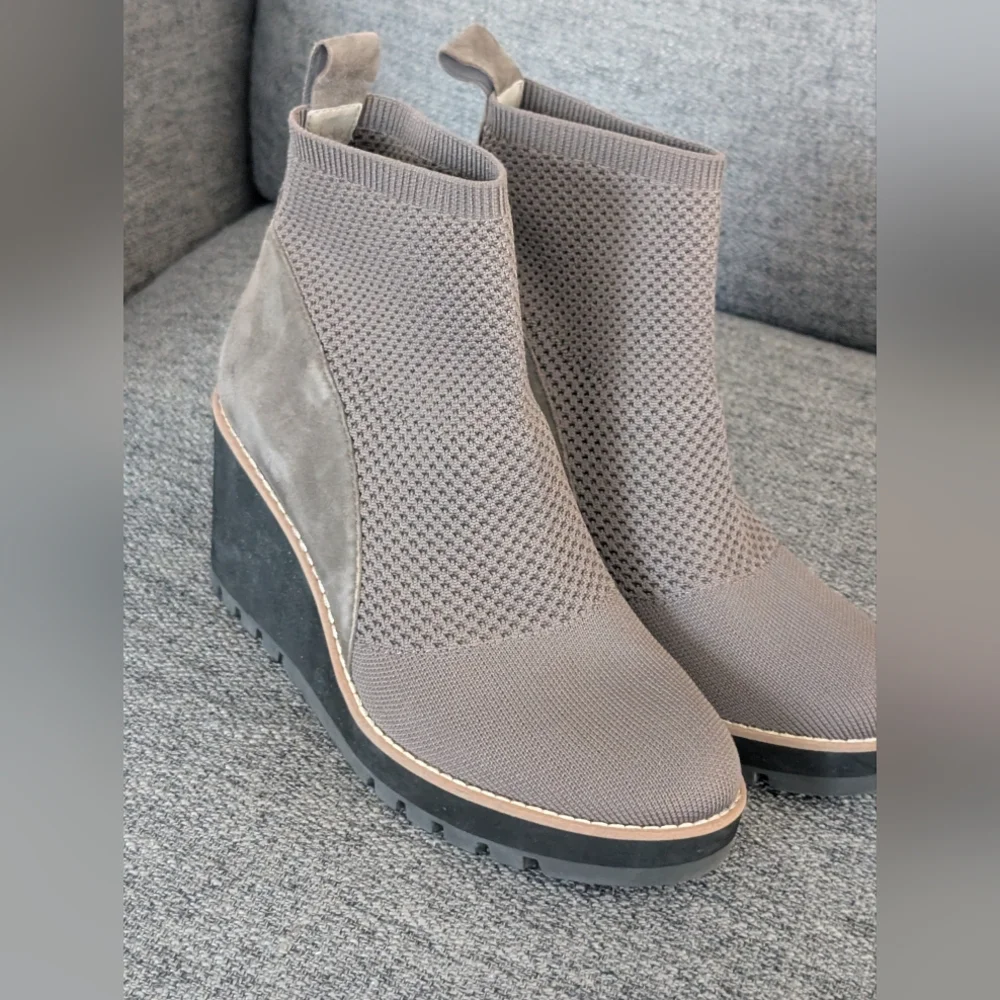 Eileen Fisher Women's Tan Wedge Ankle Boots